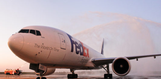 Avião FedEx Boeing 777F Batismo VCP