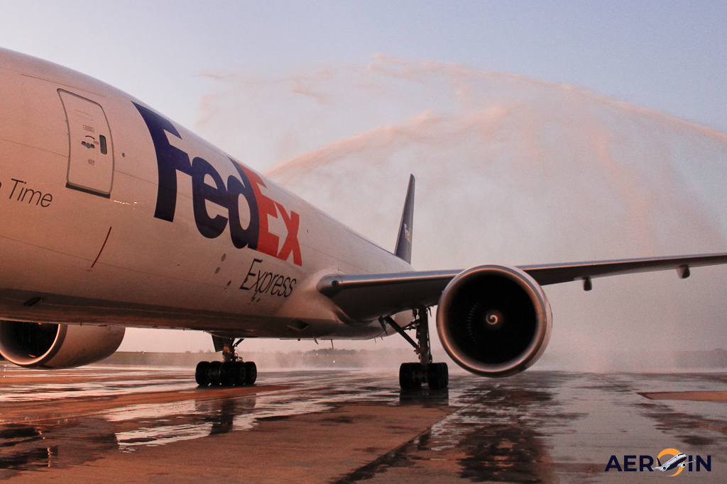 Avião FedEx Boeing 777F Batismo VCP