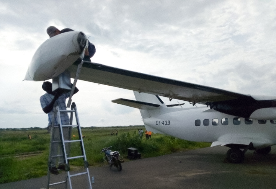 Let L-410 Eagle Air Árvore Decolagem Sudão Do Sul