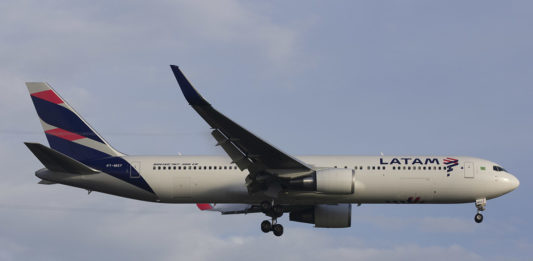 Avião Boeing 767-300 LATAM