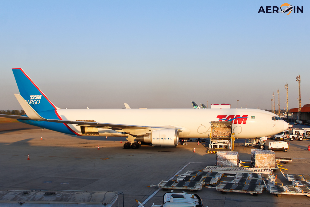 Avião Boeing 767-300F LATAM TAM Cargo
