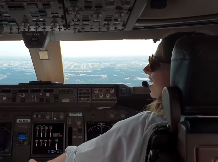 Vídeo mulher piloto pouso Boeing 747 Jumbo cabine