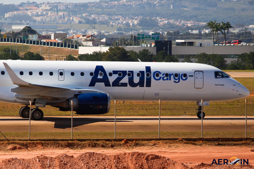 Avião Embraer E195 PR-AYO Azul Cargo