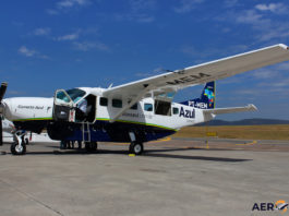 Avião Cessna C208 Caravan Azul Conecta