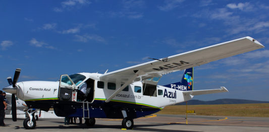 Avião Cessna C208 Caravan Azul Conecta
