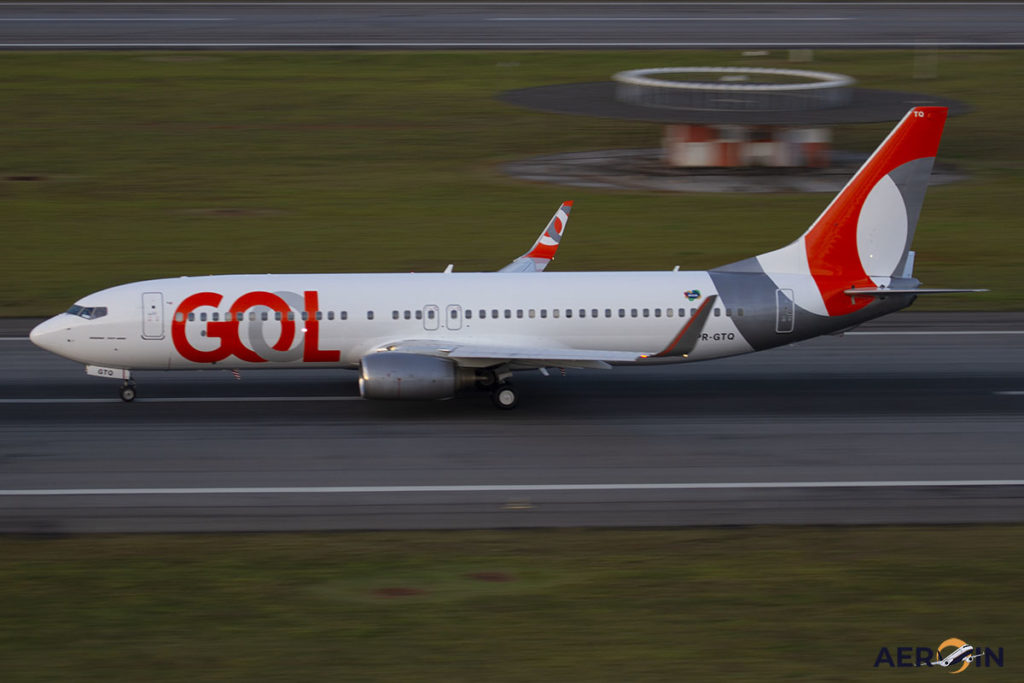 Avião Boeing 737-800 GOL