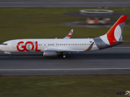 Avião Boeing 737-800 GOL