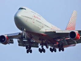Avião Jumbo Boeing 747-400 Rossiya