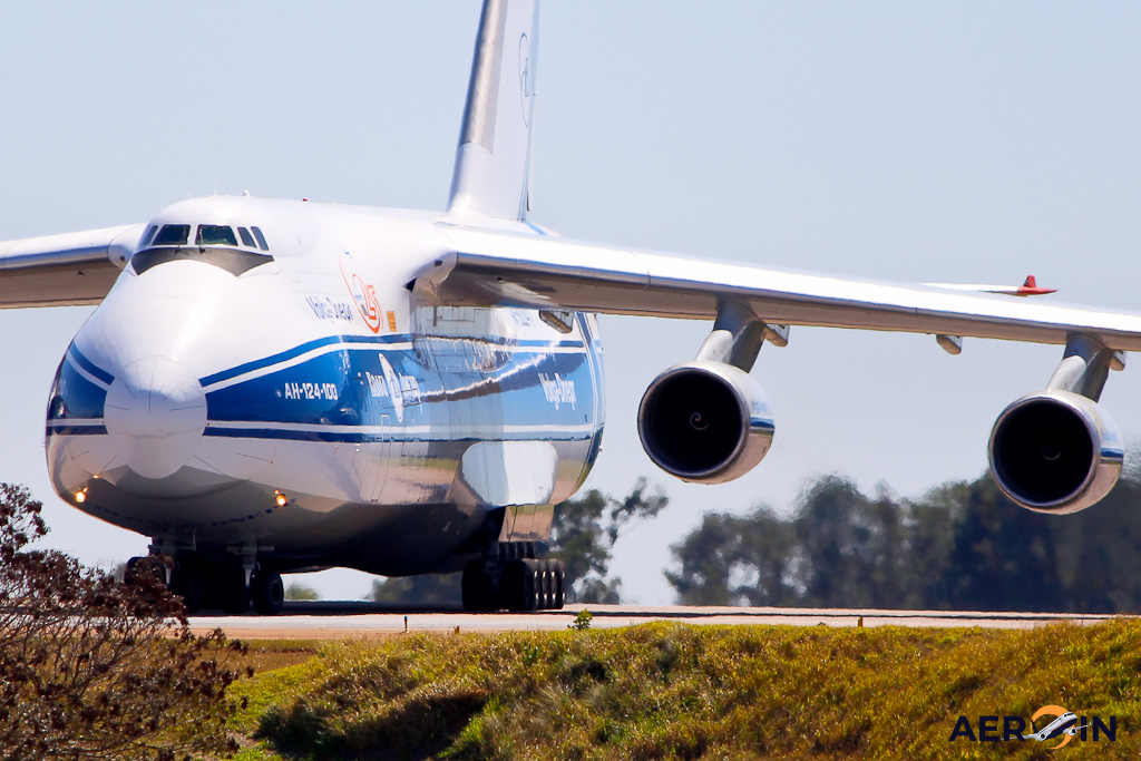 Avião Antonov AN-124 Ruslan Volga-Dnepr