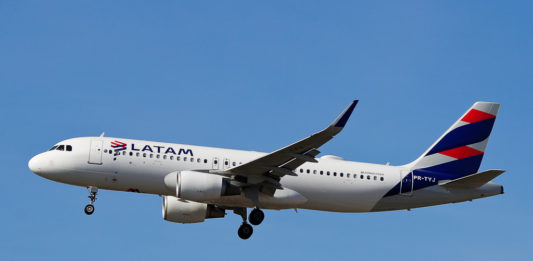 Avião Airbus A320 LATAM