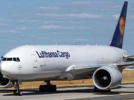 Avião Boeing 777F Lufthansa Cargo Olá Brazil