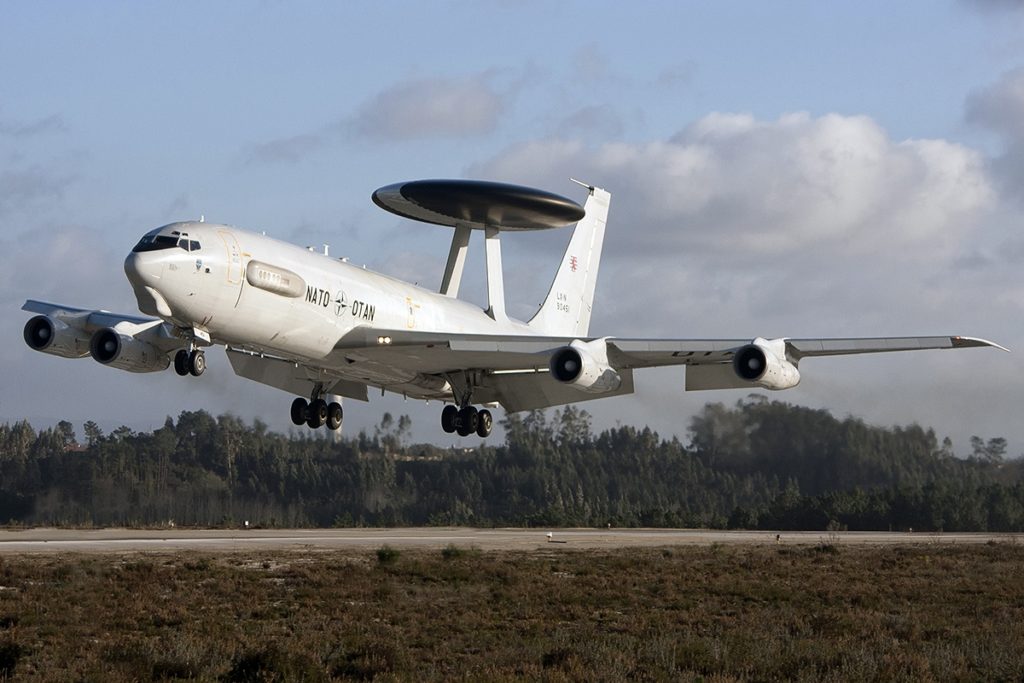 Avião Boeing E-3A Sentry