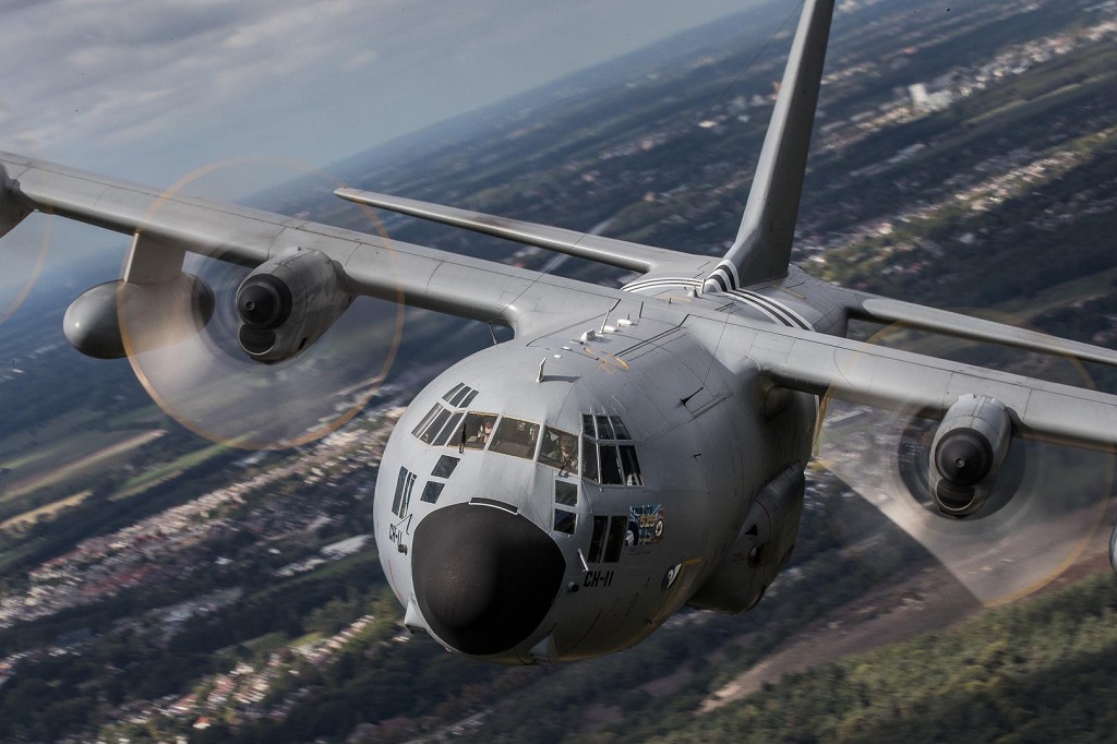 Cavok Brasil on Instagram: Aeronaves F-5 e C-130 Hércules após o