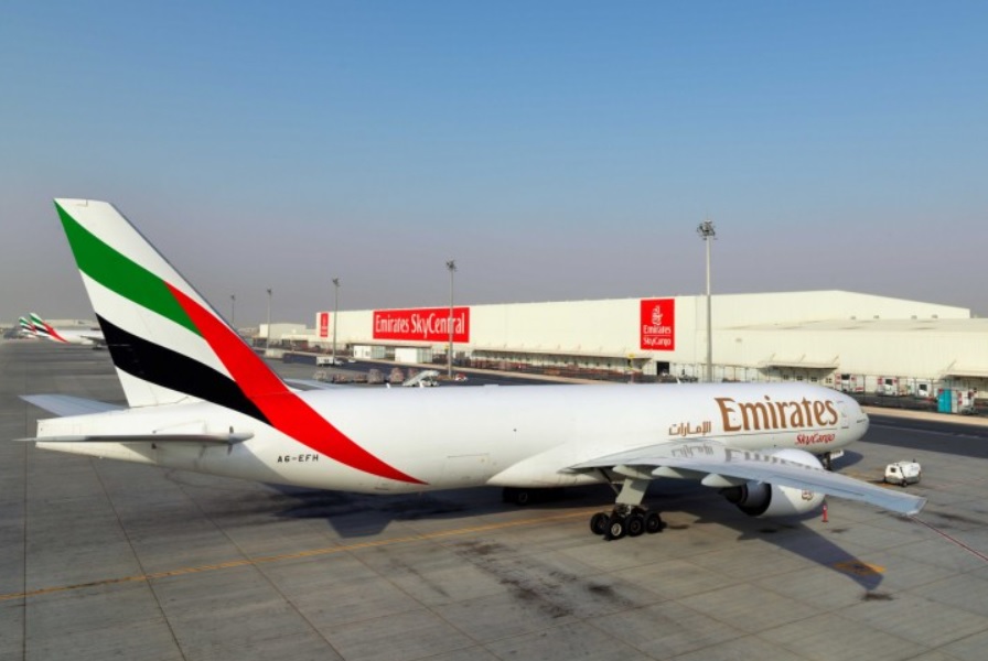 Emirates Boeing 777F SkyCentral DWC Vacinas Covid-19