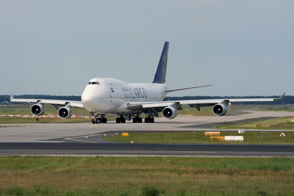 Avião Boeing 747-400F Saudia