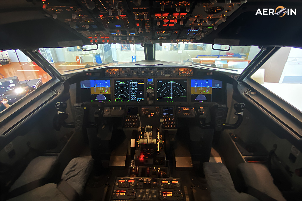 Opala Diplomata SE 89/90 6 cc - Página 11 737-MAX-Cockpit