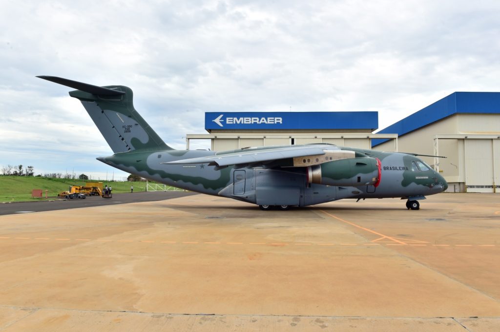 Avião Embraer KC-390 Millennium FAB