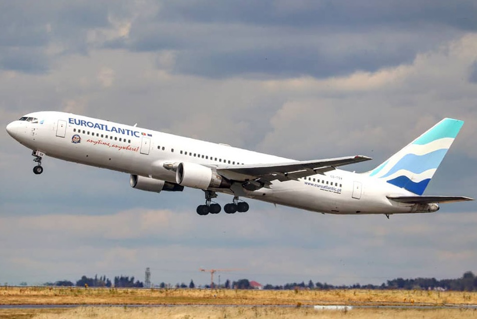 Avião Boeing 777-200ER euroAtlantic Airways