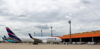 Aeroportos de Viracopos, em Campinas, e de Liège, na Bélgica, anunciam parceria em busca de ampliação de voos Avião Boeing 767-300F LATAM Cargo Pátio Carga