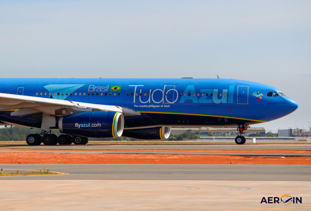 Avião Airbus A330-200 Tudo Azul
