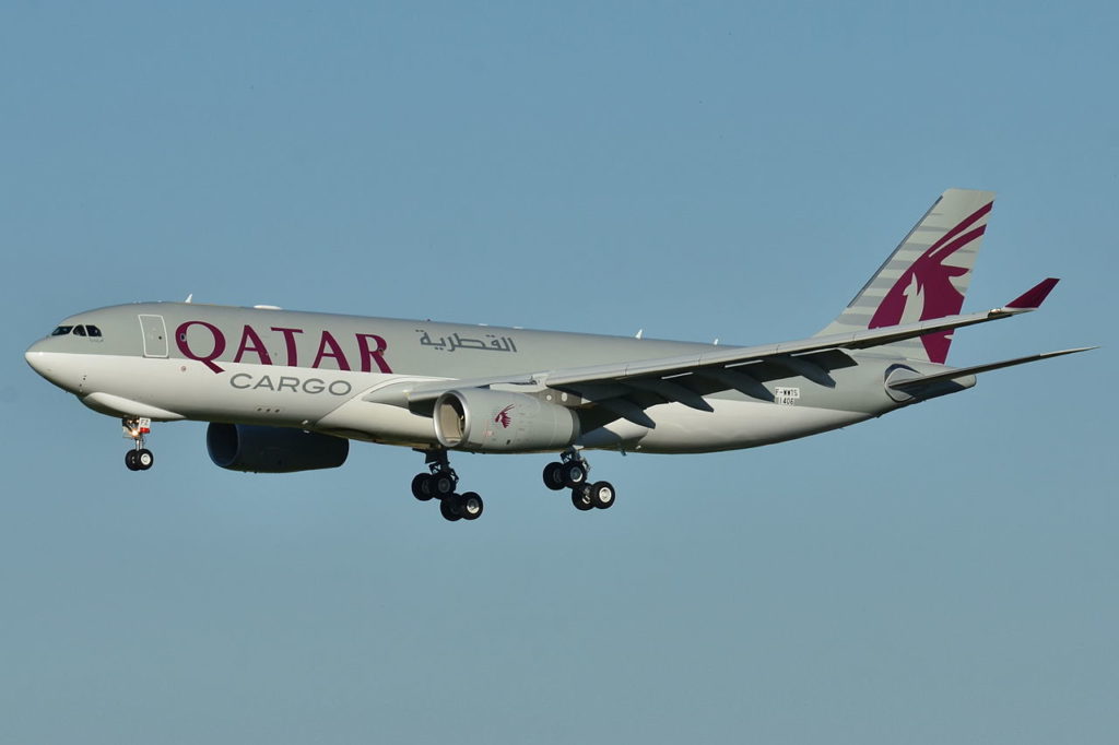 Avião Airbus A330-200F A330F Qatar Airways Cargo