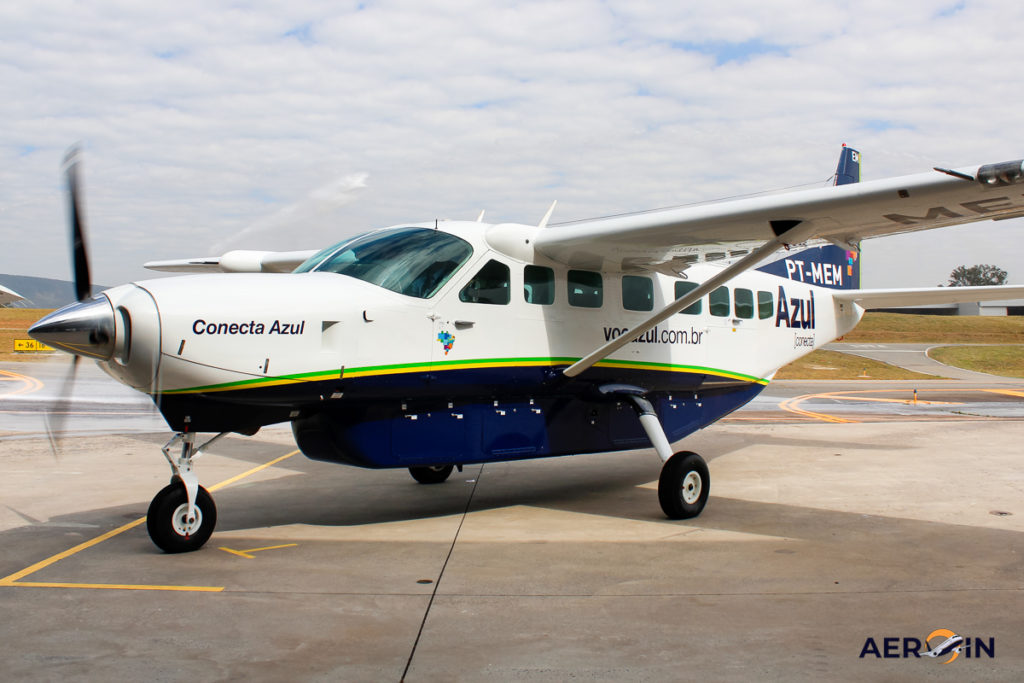 Avião Cessna C208B Grand Caravan Azul Conecta