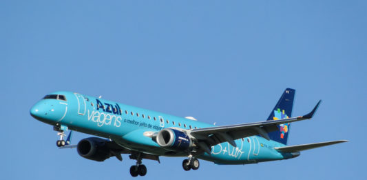 Avião Embraer E195 Azul Viagens