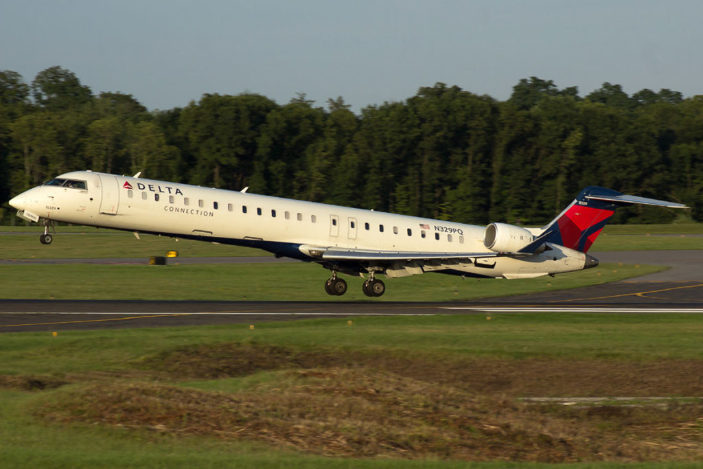Avião CRJ-900 Endeavor Delta