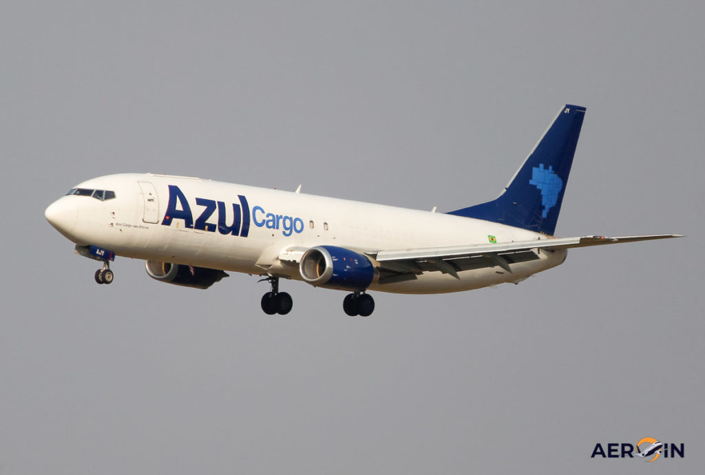 Avião Boeing 737-400F Azul Cargo Express