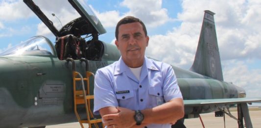 Comandante da Aeronáutica Carlos de Almeida Baptista Júnior