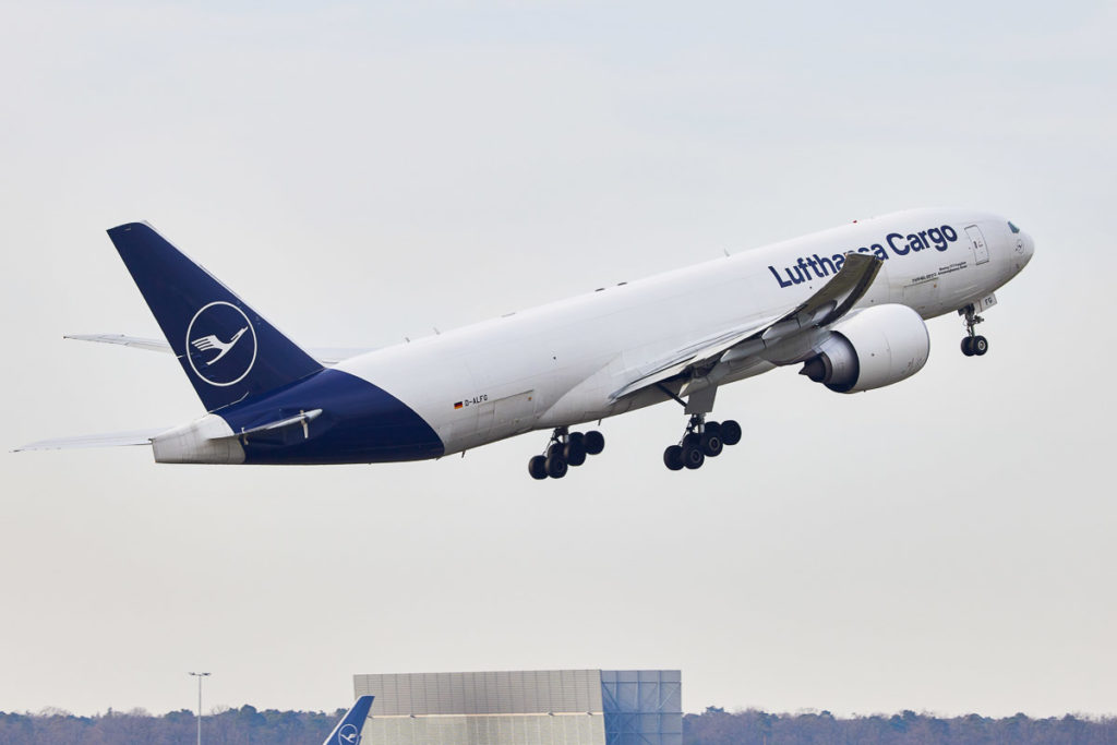 Avião Boeing 777F Lufthansa Cargo SAF Zero Carbono