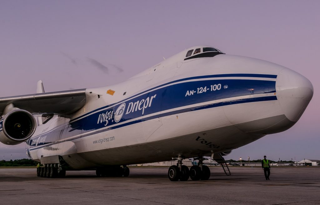 Avião Antonov An-124 Ruslan Volga-Dnepr