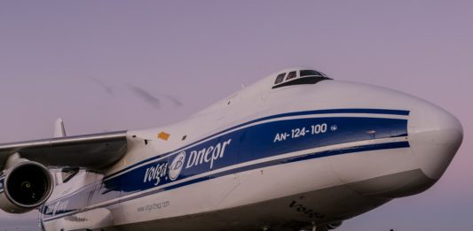 Avião Antonov An-124 Ruslan Volga-Dnepr
