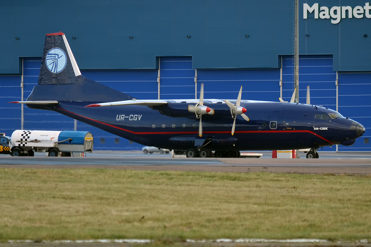 Dois aeroportos no Brasil devem receber um avião soviético Antonov AN-12  nesta semana