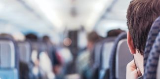 Nova regra da Anac sobre assentos para menores traz mais clareza e segurança ao setor aéreo, diz especialista man person people train