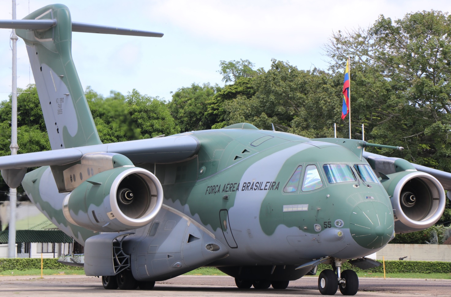Embraer KC-390  Conheça o avião que vai resgatar brasileiros na