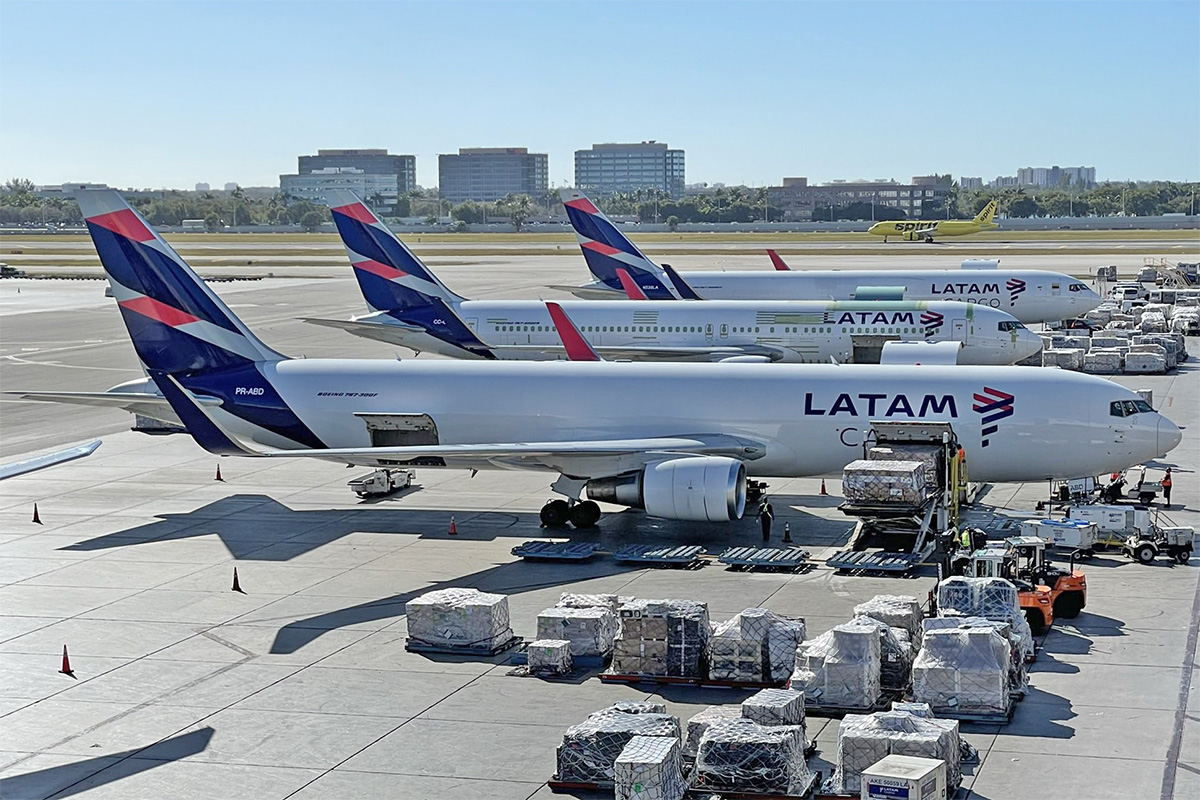 Liderança doméstica e internacional do mercado de cargas do Brasil agora é  da Latam Cargo