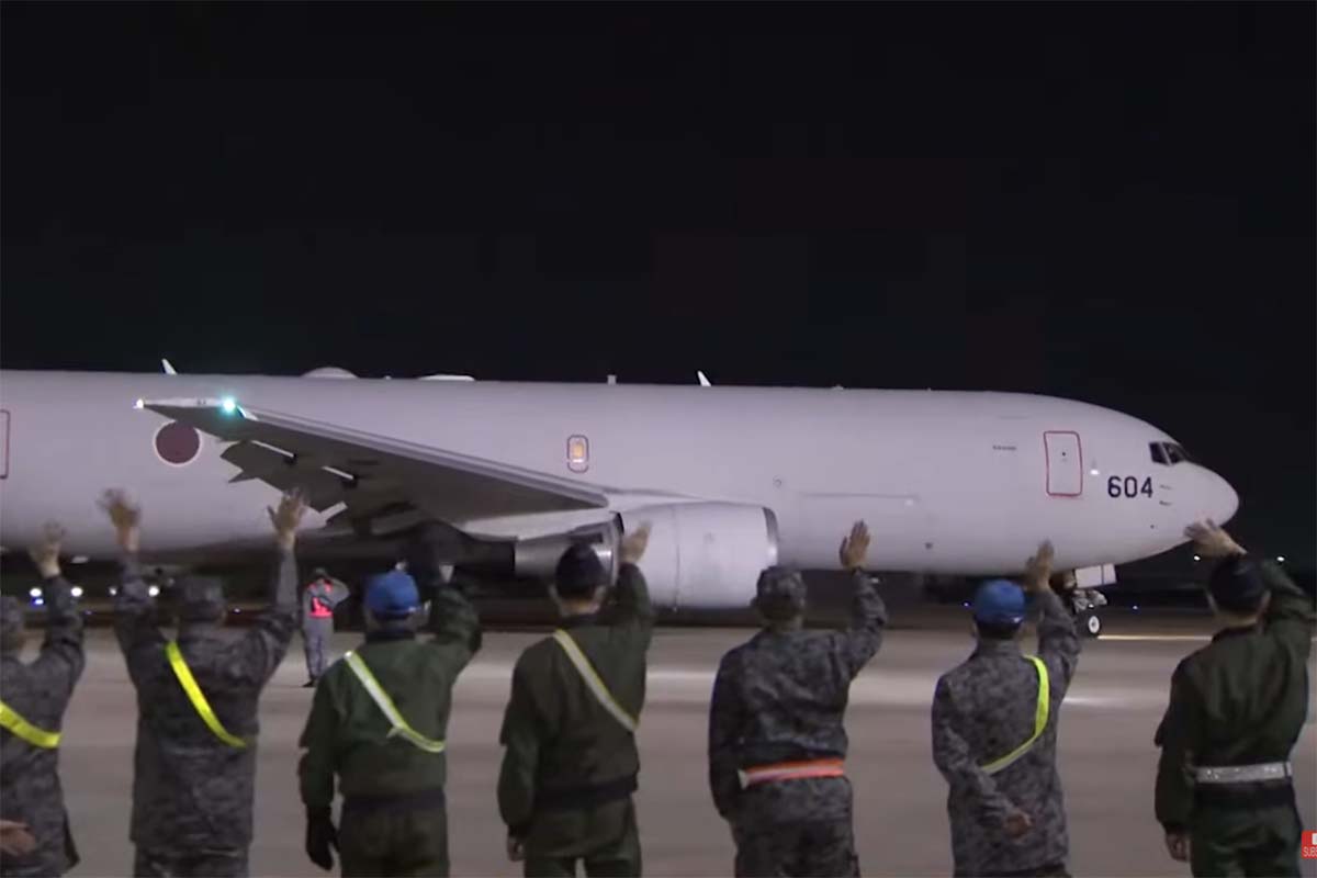 En un acto sin precedentes, Japón ha enviado un Boeing 767 con equipo de defensa ucraniano