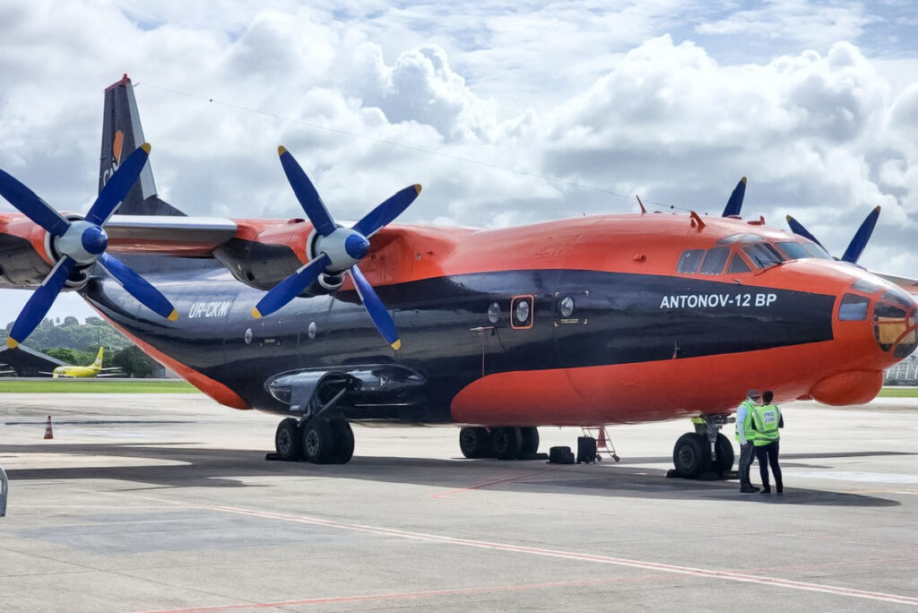 Chega ao Brasil o avião ucraniano Antonov AN-12, veja os detalhes