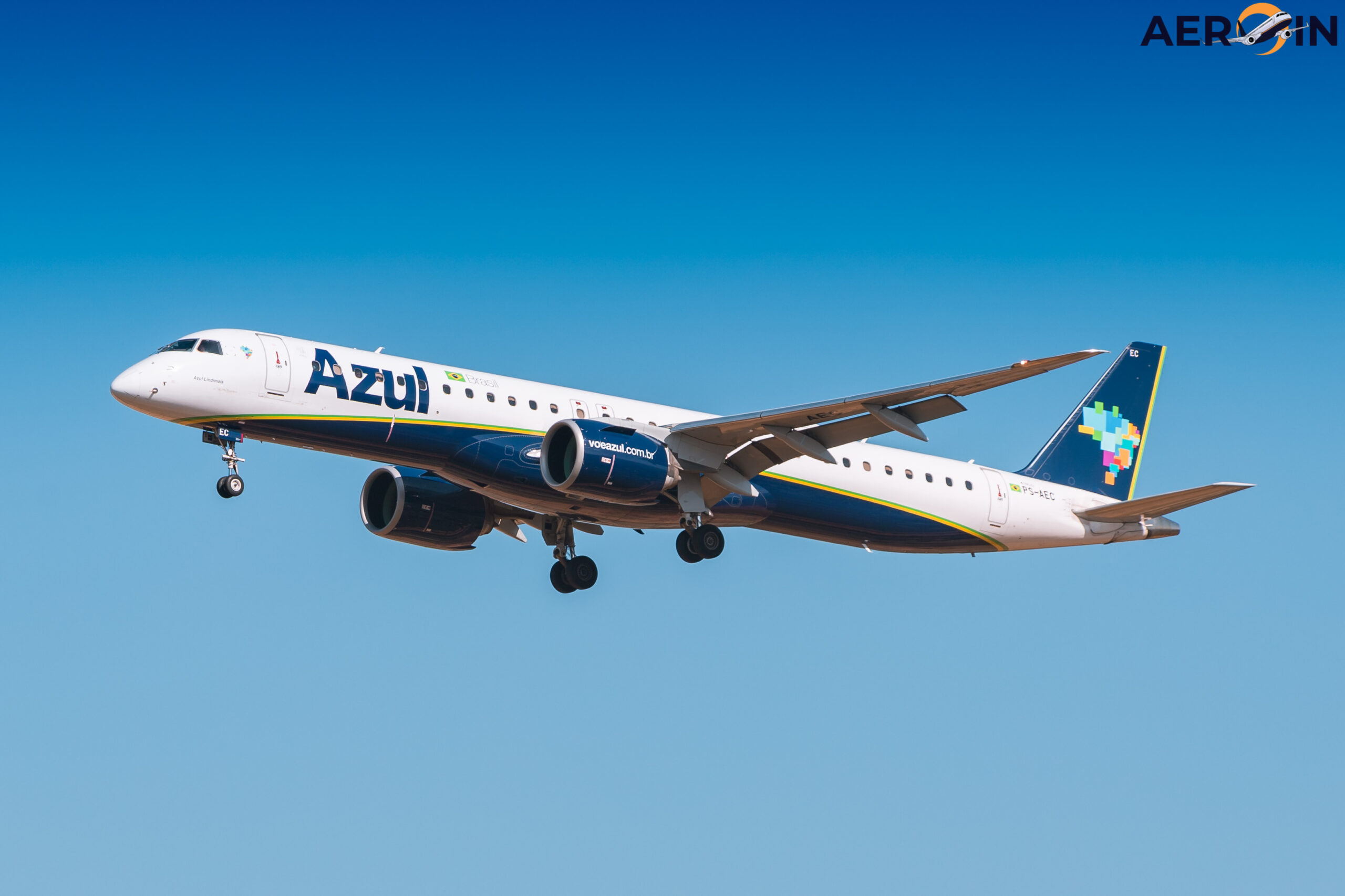 Aeronave da Azul arremete em Guarulhos por causa de avião da FAB