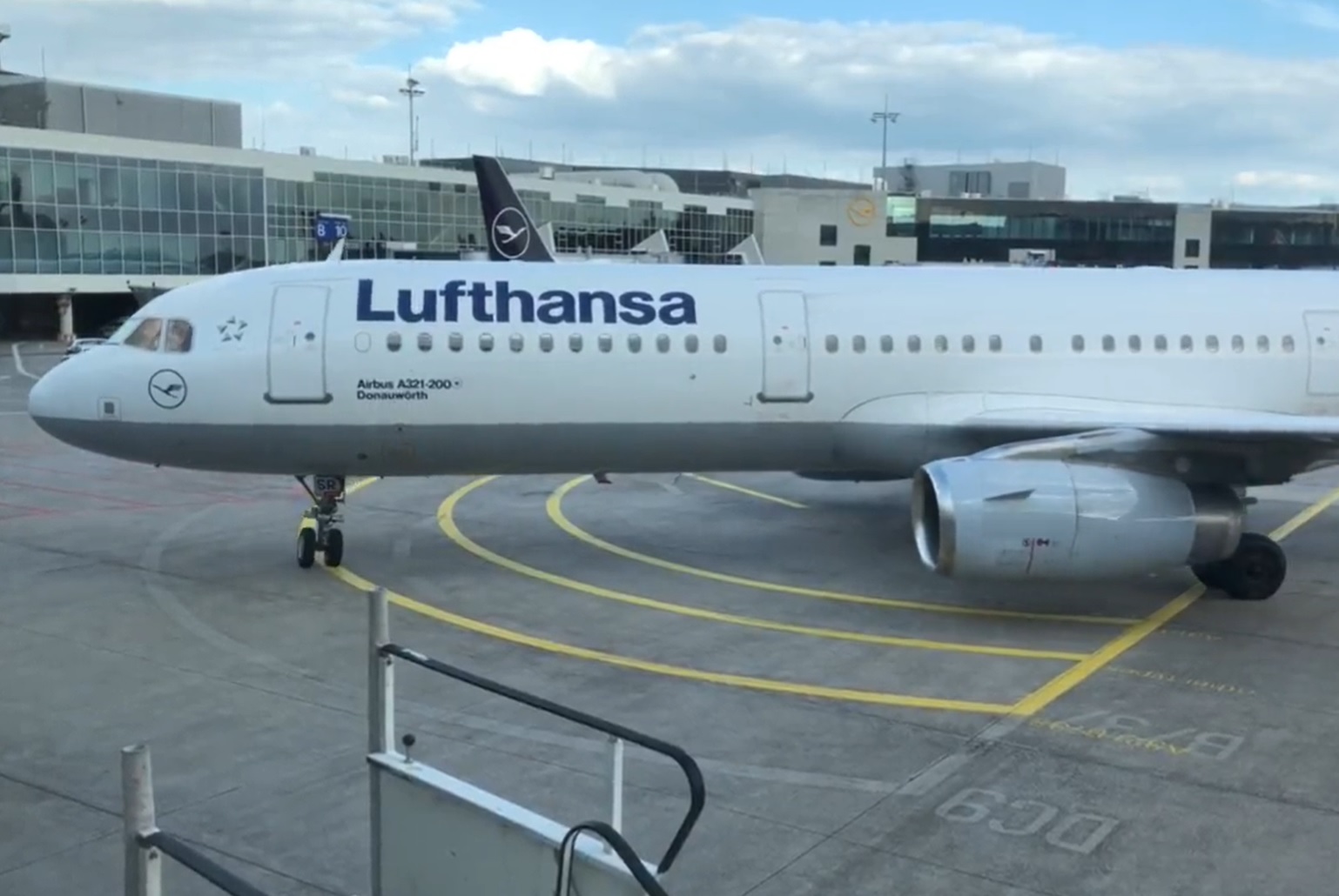Una curiosa rotación que «encaja» la aeronave en la posición A01 del aeropuerto de Frankfurt