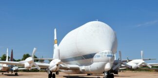 Único Super Guppy em condições de voo, da NASA, sofre danos por tempestade e fica fora de evento em Oshkosh