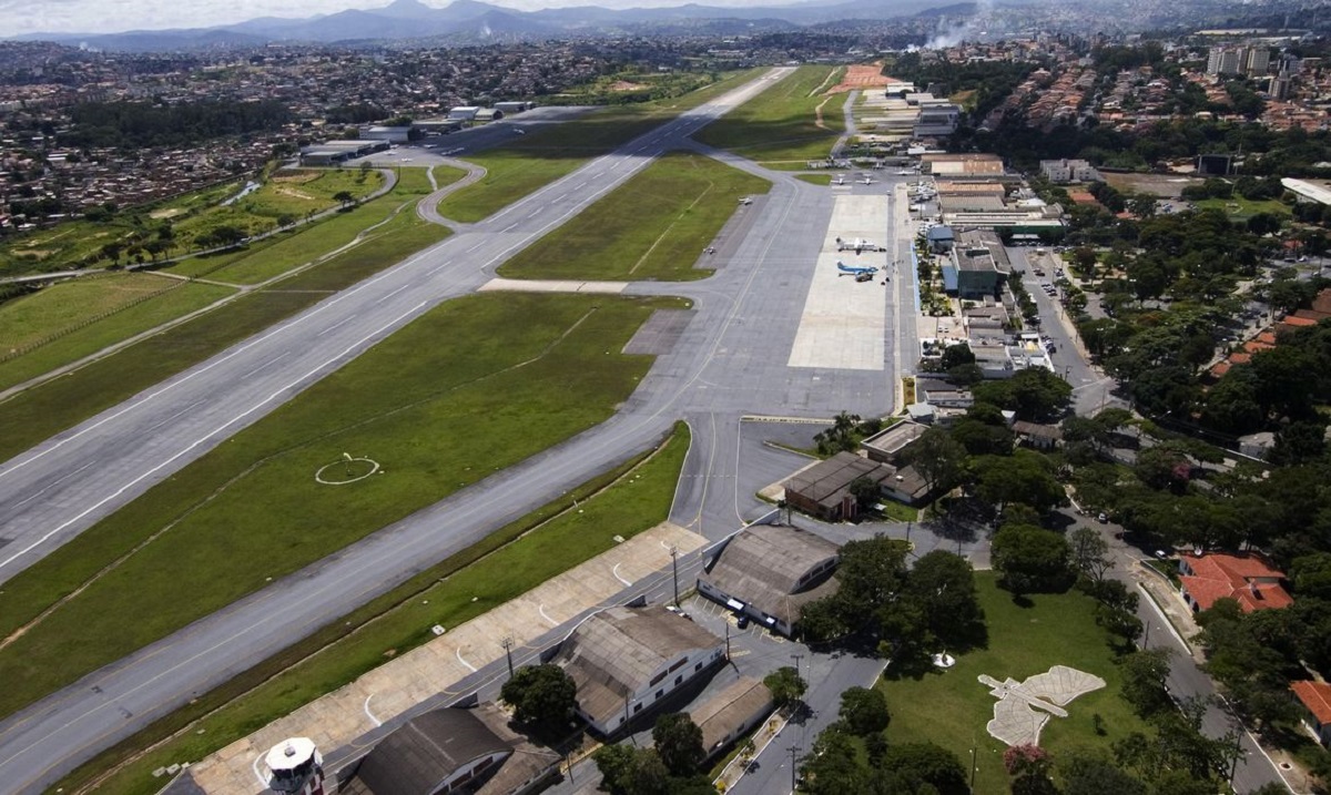 Pátio do Aeroporto da Pampulha está sem espaço para abrigar novas aeronaves  - Gerais - Estado de Minas