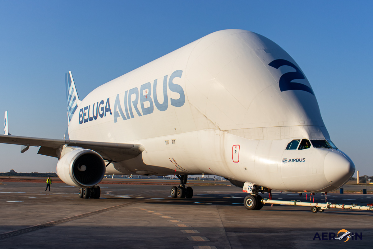 O quinto exemplar do exótico avião Beluga XL se prepara para voar