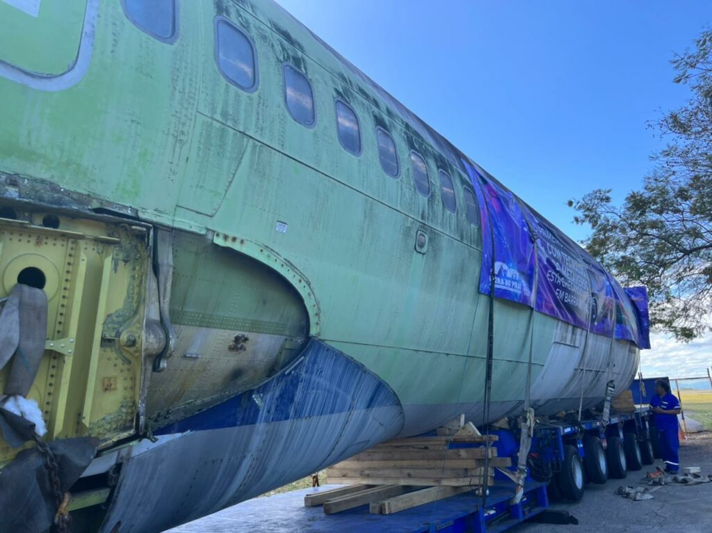 Um clássico Boeing 727 está saindo do Galeão após 19 anos, e ele