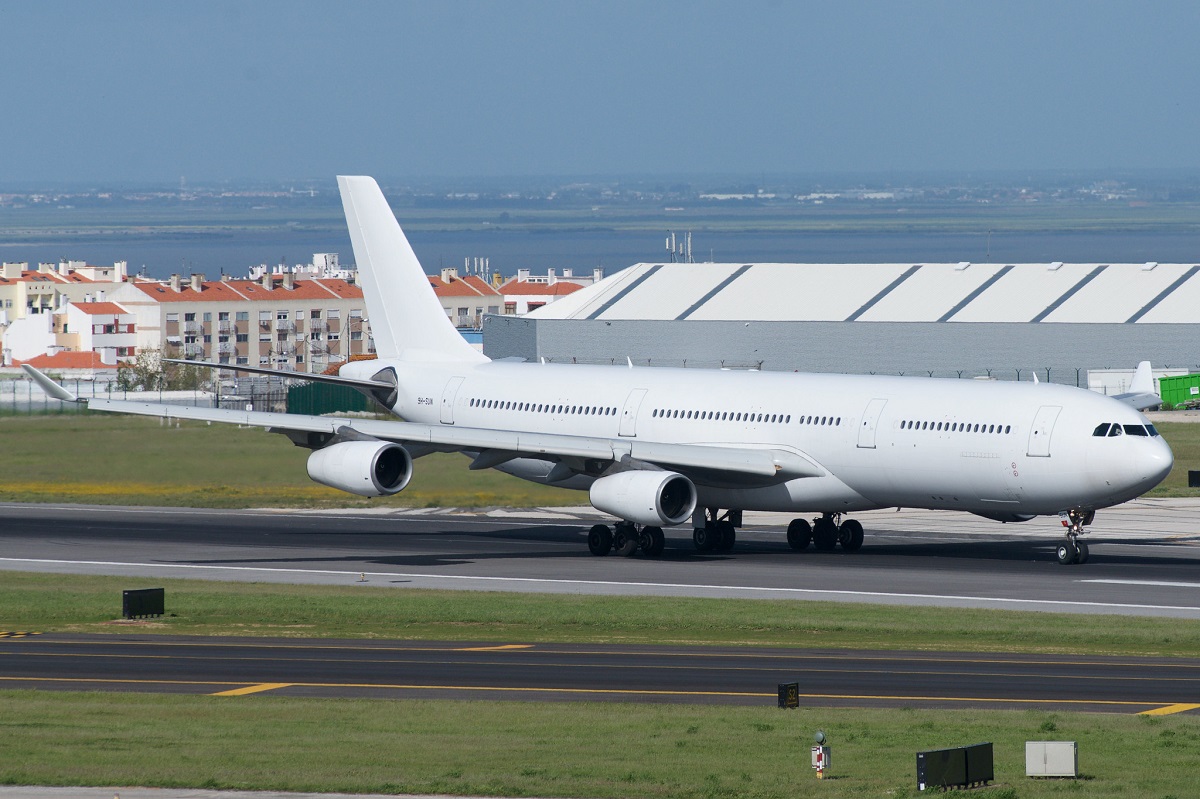 After the heat and darkness on board, TAAG tells what led the A340-300 through this situation