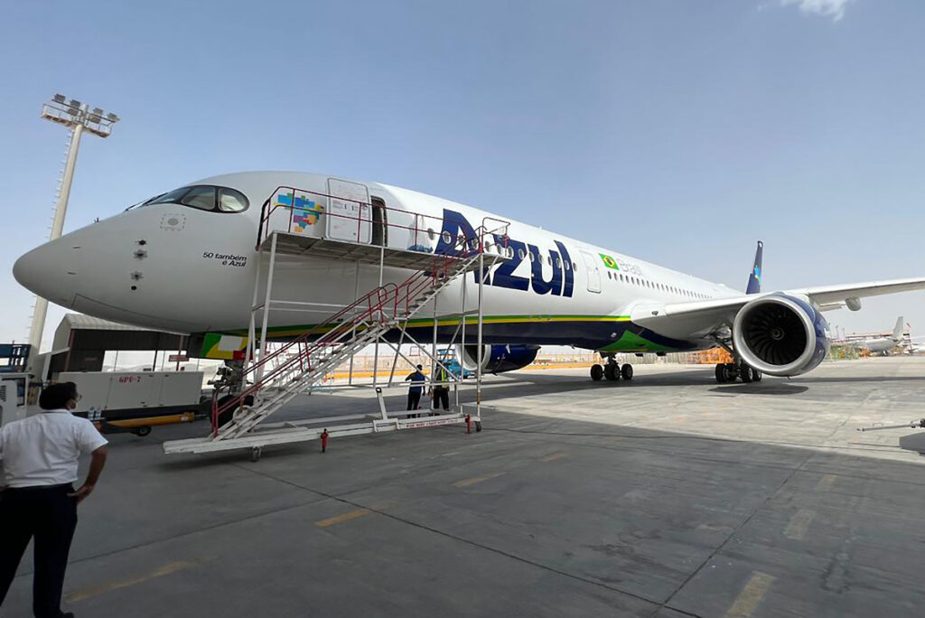 Maior avião da Azul, o A350 fica pronto e decola com a pintura da empresa
