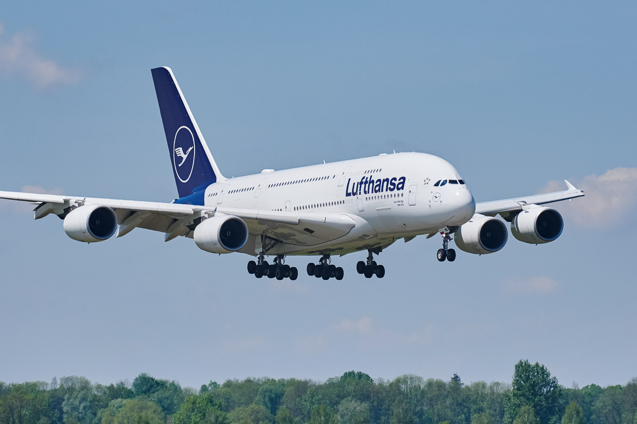 Lufthansa cancela cerca de mil voos devido à greve do pessoal de cabine