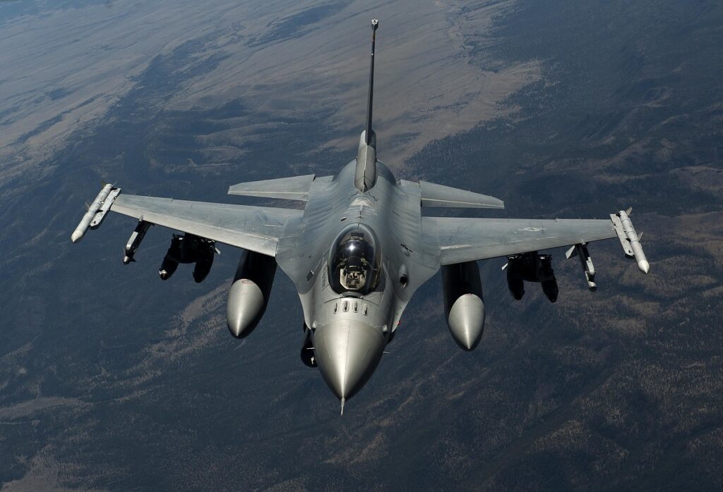 Ucrania analiza cómo los aviones de combate F-16 protegen a los países occidentales de los ataques rusos