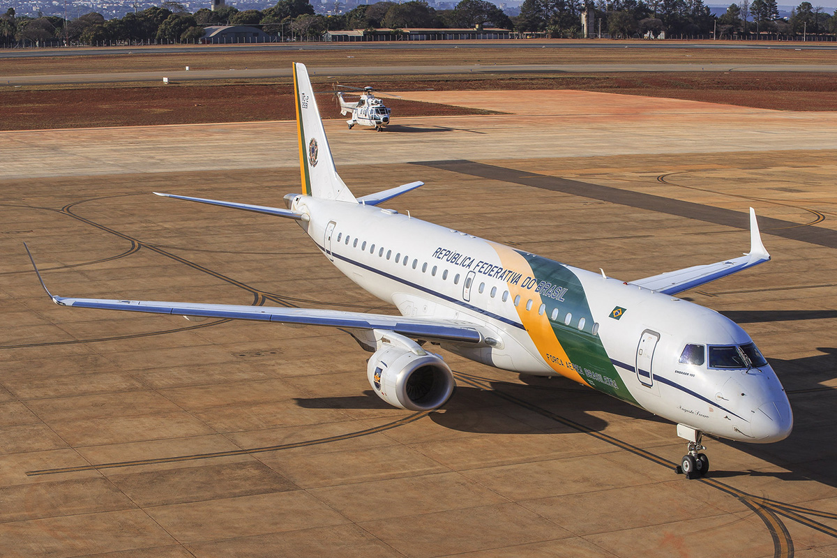 Avião Embraer VC-2 com 32 passageiros resgatados da Cisjordânia decola e  está a caminho do Brasil